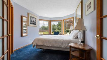 5 bedrooms, iron/ironing board, free WiFi, bed sheets