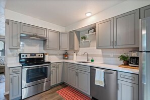 Frigorífic, forn, placa de cuina i rentaplats 