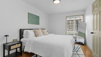 Iron/ironing board, WiFi, bed sheets