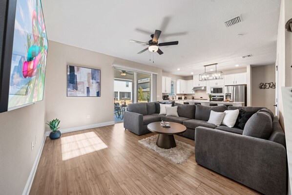 Télévision, table de tennis de table