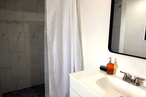 Bathroom - Cozy 2br Apartment in Cape Coral with Hot Tub (Cape Coral)