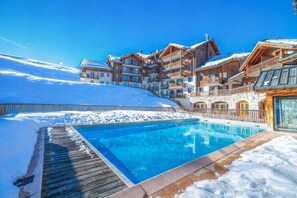 Piscina all'aperto, una piscina riscaldata