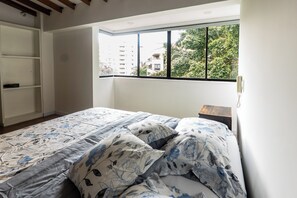 3 bedrooms, WiFi, bed sheets - Duplex en el Primer Parque de laureles (Medellín)
