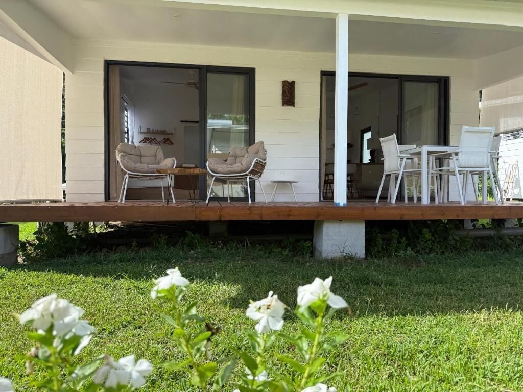 Bungalow 2 Tiki Oa oa | 屋外ダイニングエリア