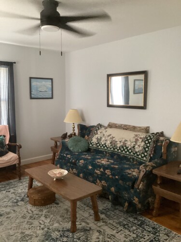 3-bedroom house in Engelhard NC , pet friendly. 57 miles to OBX.