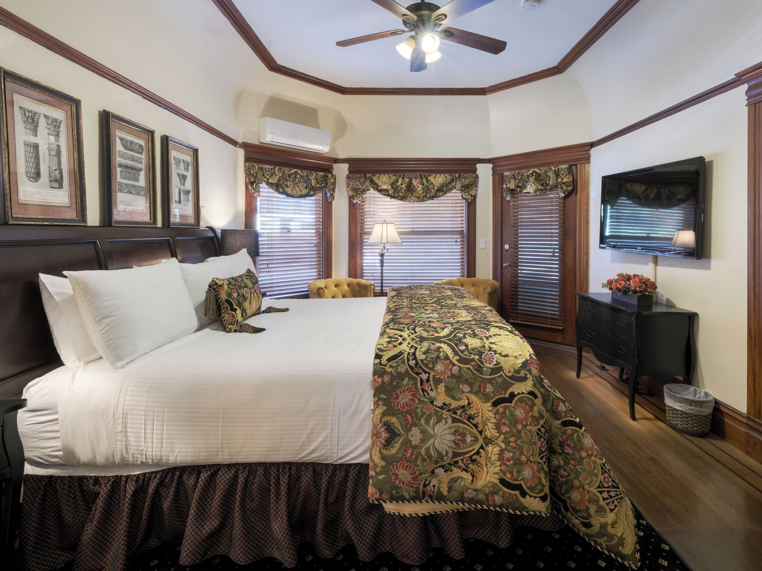 Habitación doble, 1 cama de matrimonio grande, bañera de hidromasaje | Tabla de planchar con plancha y wifi gratis