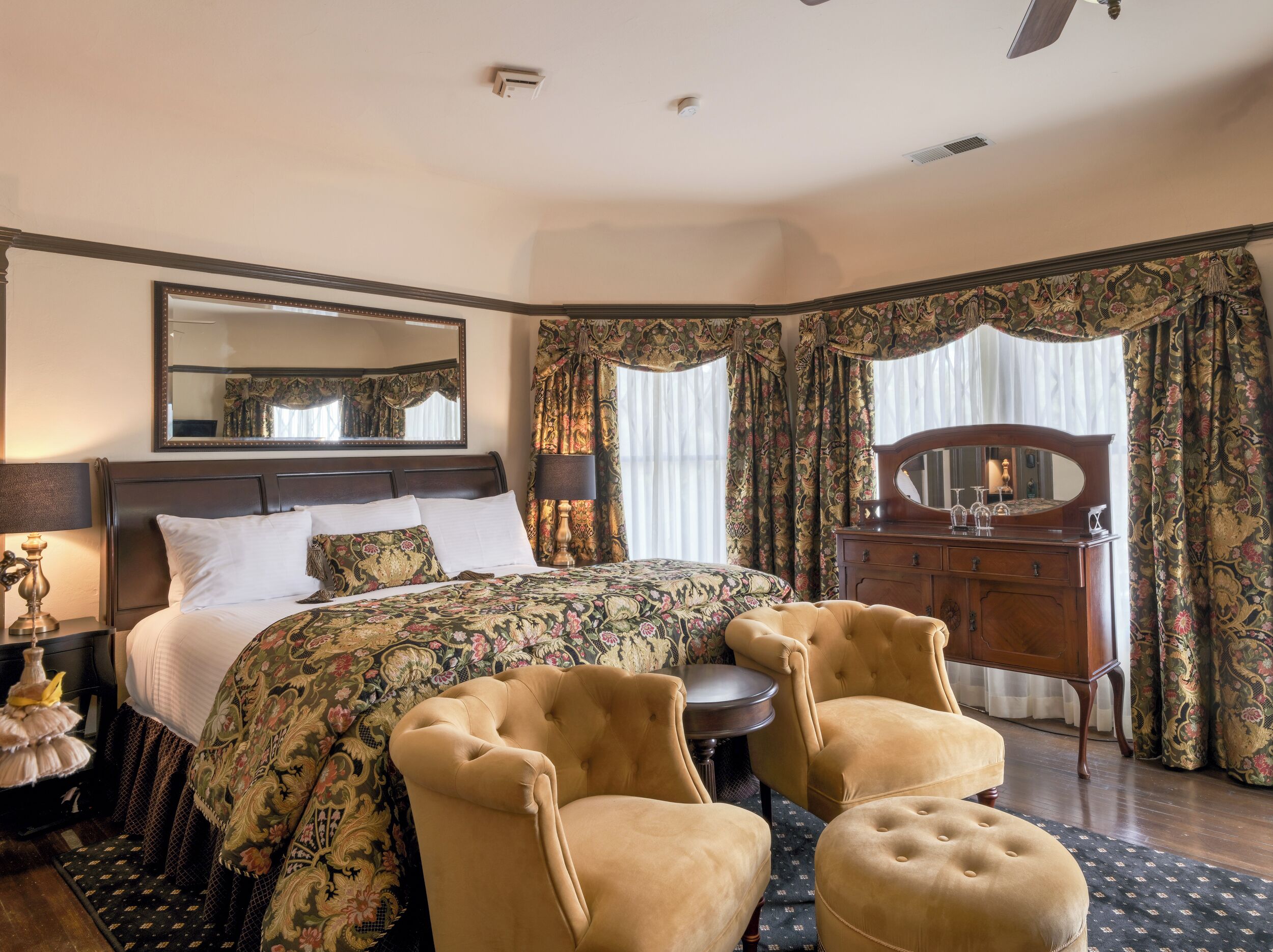 Habitación doble, 1 cama de matrimonio grande, bañera de hidromasaje | Tabla de planchar con plancha y wifi gratis