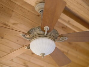 Casa de campo romántica, 1 cama de matrimonio grande, bañera de hidromasaje | Tabla de planchar con plancha y wifi gratis