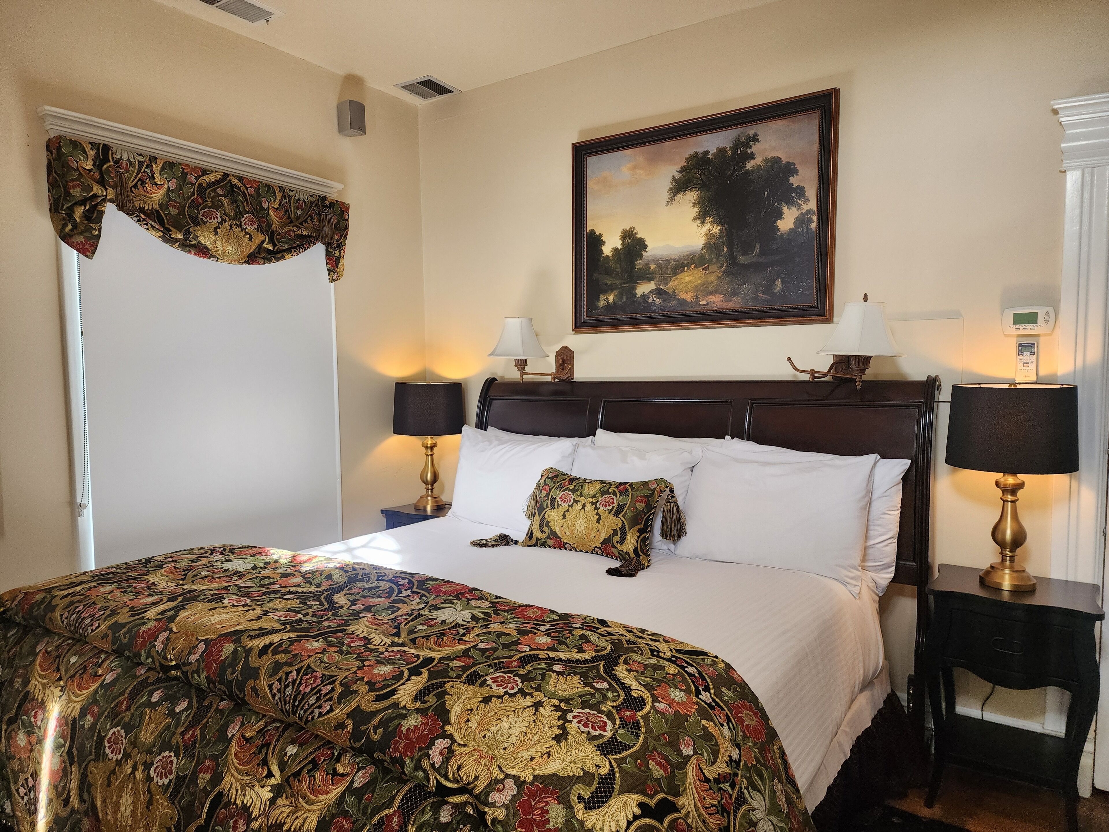 Habitación doble, 1 cama de matrimonio grande, balcón | Tabla de planchar con plancha y wifi gratis