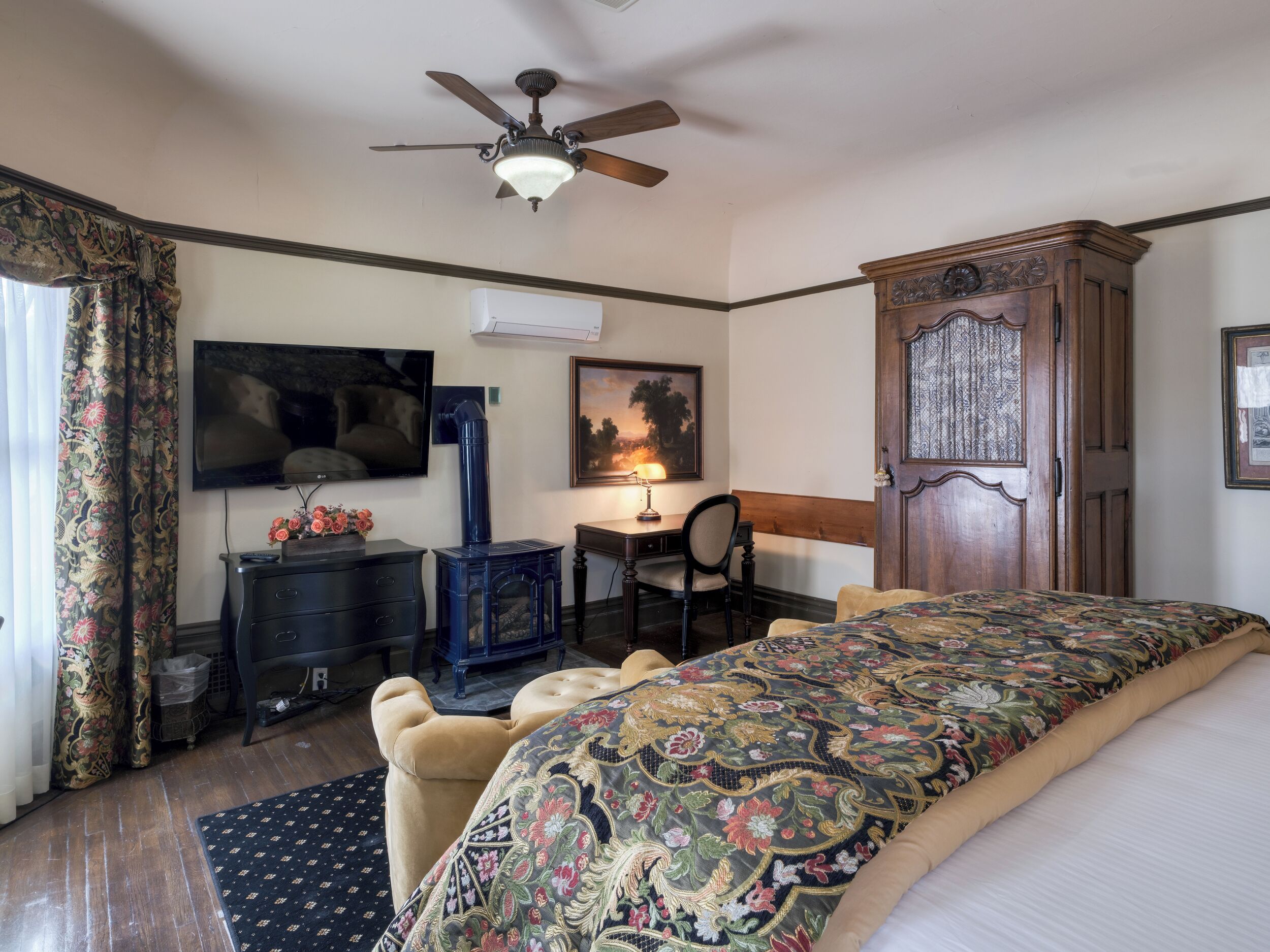 Double Room, 1 King Bed, Private Bathroom