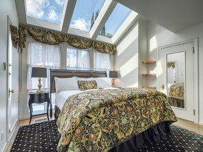 Habitación doble, 1 cama de matrimonio grande, bañera de hidromasaje | Tabla de planchar con plancha y wifi gratis