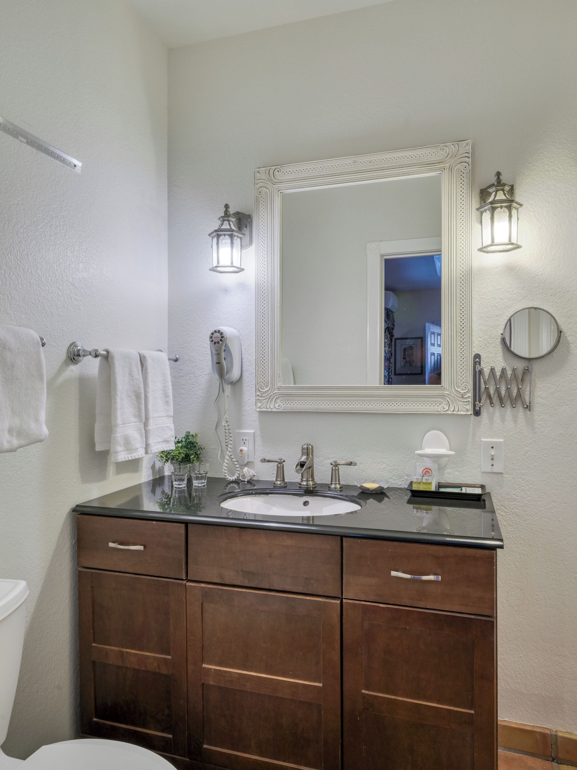 Romantic Cottage, 1 King Bed, Non Smoking, Pets Allowed | Bathroom