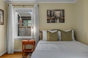 3 Schlafzimmer, Schreibtisch, Reisekinderbett, WLAN