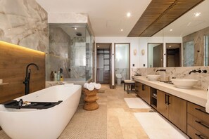 Shower, hair dryer, bidet, towels - Oceanfront luxury apartment
beach access (Acapulco)