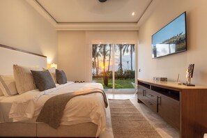 Iron/ironing board, Internet, bed sheets - Oceanfront luxury apartment
beach access (Acapulco)
