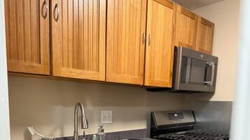 Micro-ondes, four, plaque de cuisson, lave-vaisselle