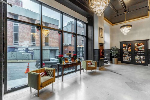 Park Hotel 1BR Suite 402