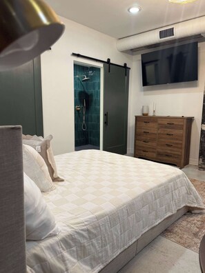 Iron/ironing board, WiFi, bed sheets - Park Hotel Studio Suite 207 (Chattanooga)