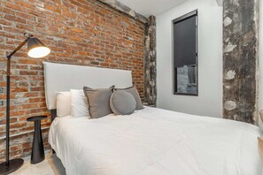 Iron/ironing board, WiFi, bed sheets - Park Tower Studio Suite 303 (Chattanooga)
