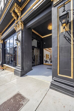 Exterior detail - Park Hotel Studio Suite 307 (Chattanooga)