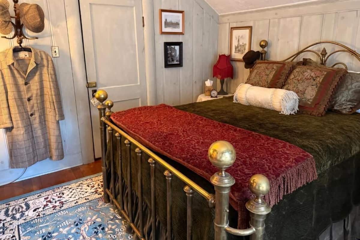 Double Room, 1 Queen Bed, Mountain View | Free WiFi