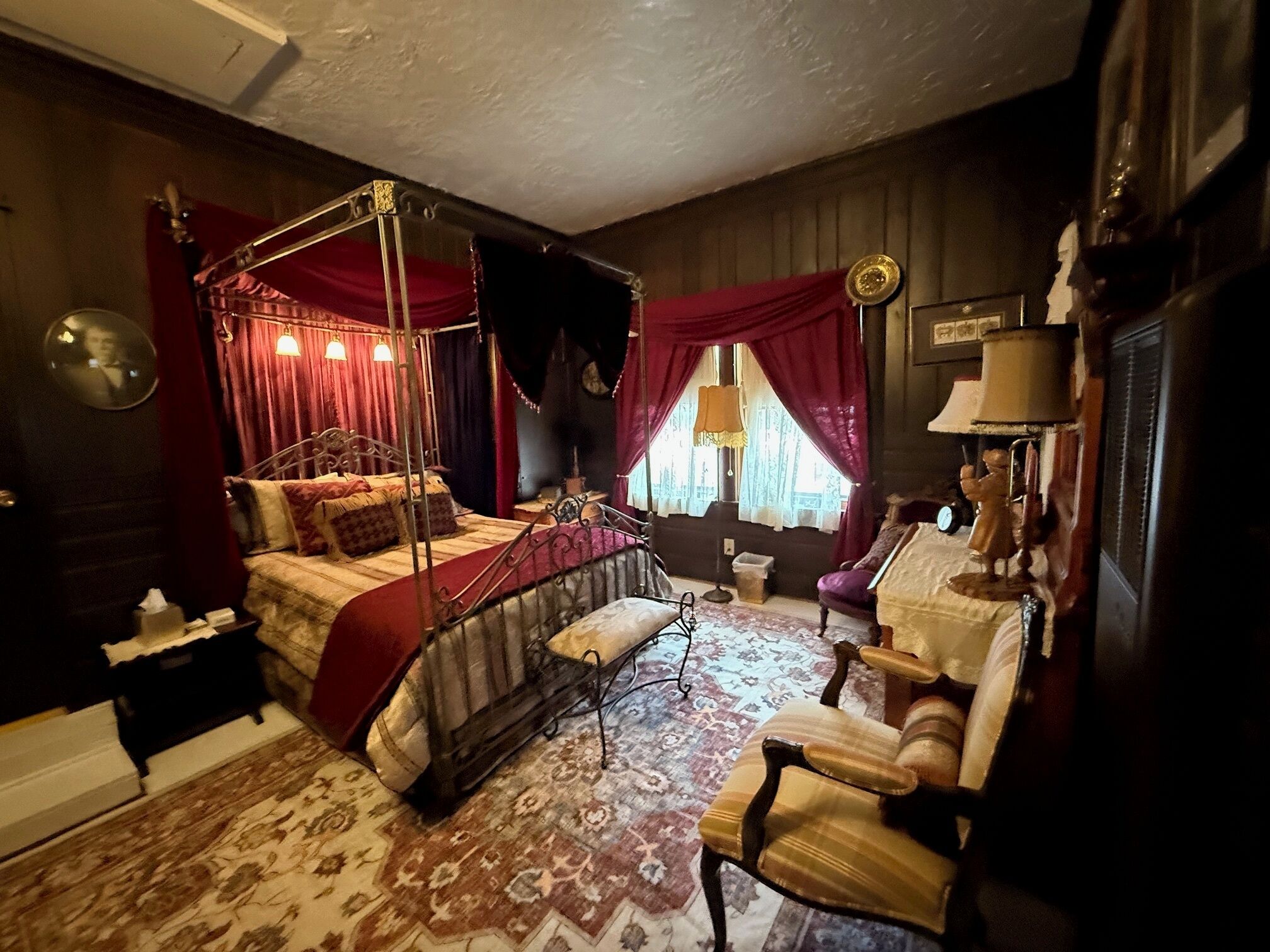 Deluxe Suite, 1 Queen Bed | Free WiFi