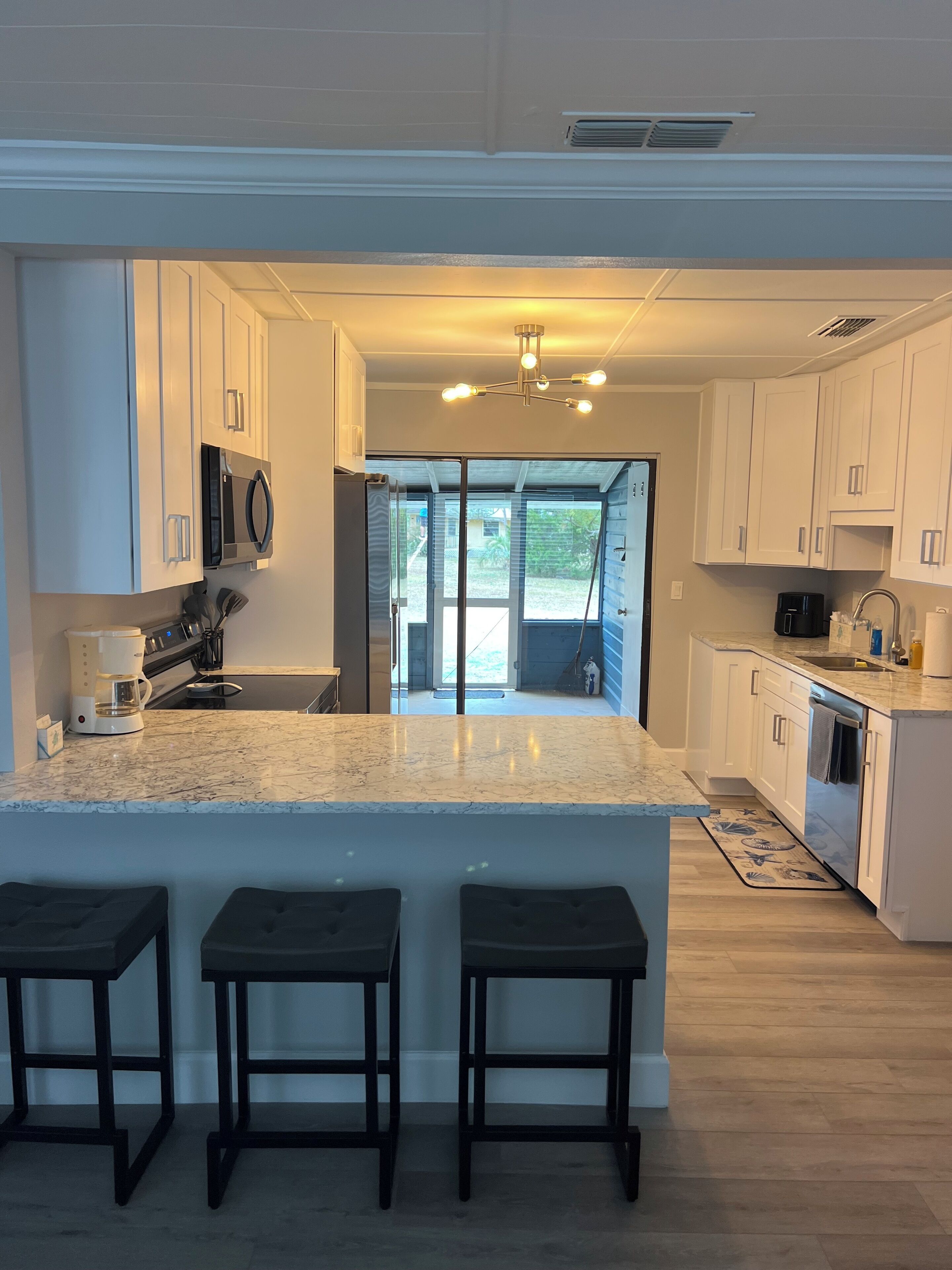 Geladeira, micro-ondas, fogão, cooktop