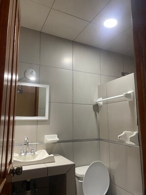 Bathroom - HOTEL JOCARI (San Andrés Cholula)