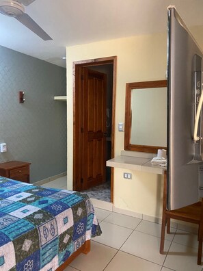 Habitación Confort | Escritorio, espacio para trabajar con un portátil, wifi gratis