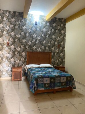 Family Triple Room | Desk, laptop workspace, free WiFi - HOTEL JOCARI (San Andrés Cholula)