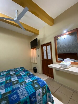 Deluxe Room | Desk, laptop workspace, free WiFi - HOTEL JOCARI (San Andrés Cholula)