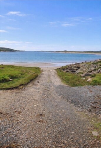Gorgeous 3-bed bungalow in tranquil Ardara, Donegal perfect for relaxing getaway