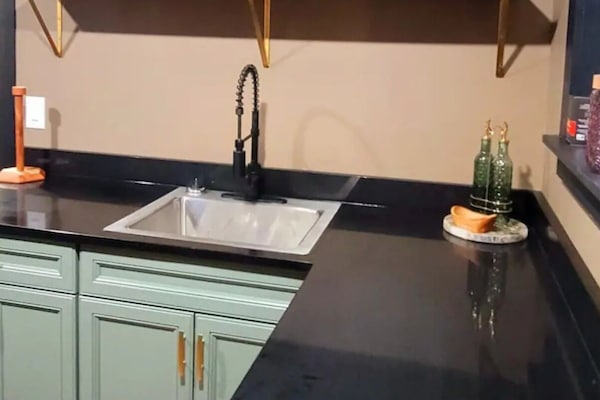 Køleskab, mikrobølgeovn, ovn, kogeplade