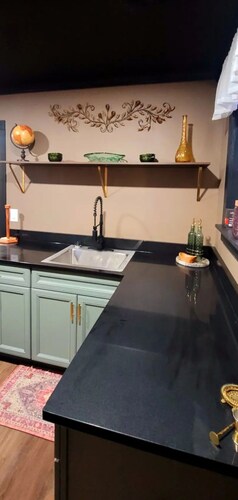 Password Parlor - Sleeps 4, Dog Friendly, Private, Fenced-in Yard, Stylish, Cozy