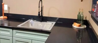 Password Parlor - Sleeps 4, Dog Friendly, Private, Fenced-in Yard, Stylish, Cozy