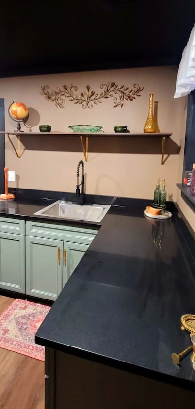 Password Parlor - Sleeps 4, Dog Friendly, Private, Fenced-in Yard, Stylish, Cozy