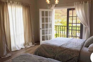 6 bedrooms, iron/ironing board, Internet, bed sheets - Casa Marieta, a place of peace and tranquility. (B.C.)