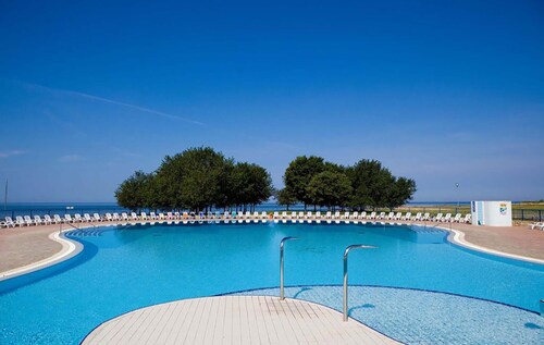 Beautiful apartment in Umag with swimming pool