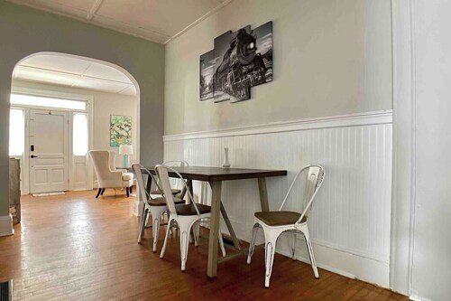 Spacious 2-bedroom apartment in downtown Hamlet