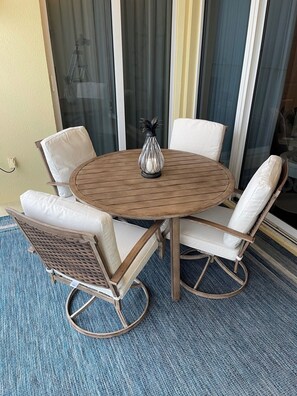 Outdoor dining - Boardwalk Beauty: stunning 17th floor condo with private balcony & bunk room (Panama City Beach)
