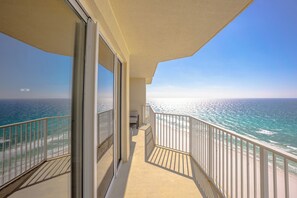 Property grounds - Boardwalk by the Sea: rare 4 bedroom with dual king suites, private balconies (Panama City Beach)