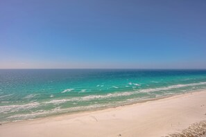 Beach - Boardwalk by the Sea: rare 4 bedroom with dual king suites, private balconies (Panama City Beach)