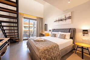 Nhà Duplex, quang cảnh thành phố | Két bảo mật tại phòng, bàn, màn/rèm cản sáng 