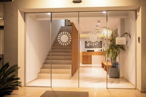 Front of property – evening/night - Elegant Maltepe Accommodation (Kallithea)