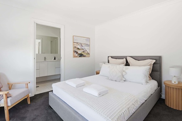 Bedroom 1 - Queen, Ensuite, Heating, AC + BIR