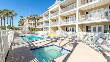 Condo, 1 cama Queen e sofá-cama (Grand Caribbean West 109) | Piscina | Piscina externa, piscina aquecida