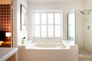 Shower, hair dryer, towels, shampoo - Upscale Escape • Pool, Hot Tub, Game Room, Firepit (San Antonio)