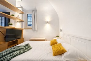 1 bedroom, free WiFi, bed sheets - Studio Coppelle - Studio Apartment, Sleeps 2 (Rome)