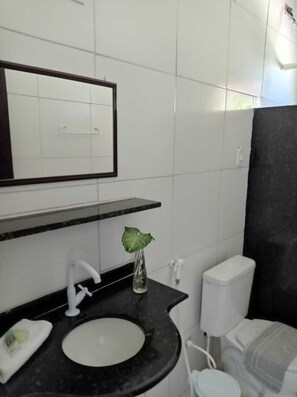 Deluxe-Vierbettzimmer, Veranda, Gartenblick | Badezimmer