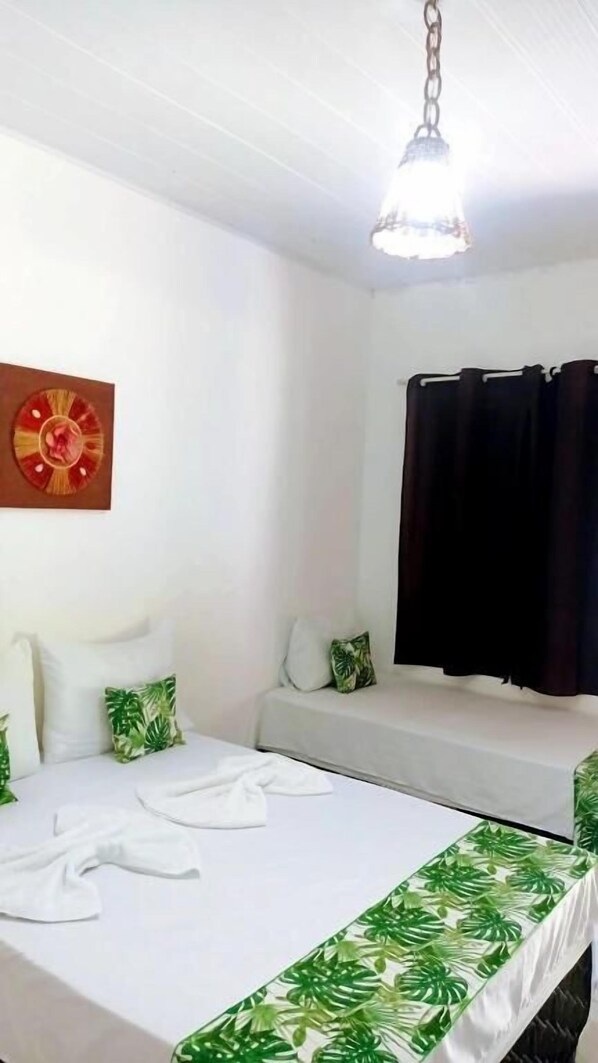 Dreibettzimmer, Veranda, Poolblick | Kostenloses WLAN